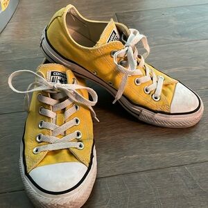 Converse Chuck Taylor All Stars Yellow Women’s 7 Low Top Canvas. Good condition